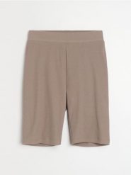 Prążkowane szorty kolarki z bawełną - brązowy. Brązowe szorty damskie Sinsay, bez wzorów, z bawełny. Za 19.99 zł.