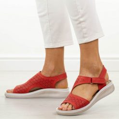 Łososiowe skórzane Polskie sandały damskie Gregors 1132. Czerwone sandały damskie GREGORS, bez wzorów, z jeansu, bez obcasa, na koturnie. Za 339.00 zł.