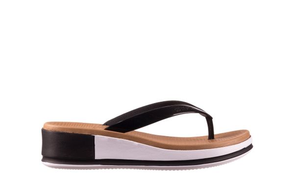 Japonki Azaleia 281 517 Black, Czarny, Guma - 37. Czarne klapki damskie Azaleia, bez wzorów, z gumy, bez obcasa. W wyprzedaży za 53.10 zł.