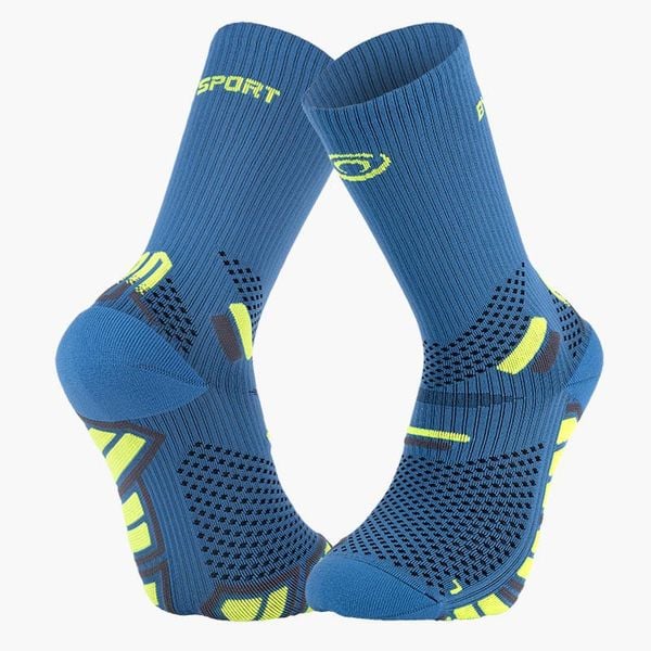 Wysokie skarpety BV Sport Ultra 2. Niebieskie skarpetki damskie BV SPORT, bez wzorów, z materiału. Za 116.50 zł.