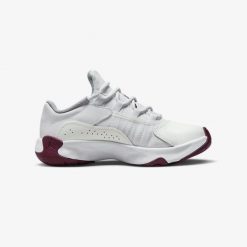 Buty sportowe Air Jordan 11 CMFT Low. Białe buty sportowe na co dzień damskie Jordan, bez wzorów. Za 439.00 zł.
