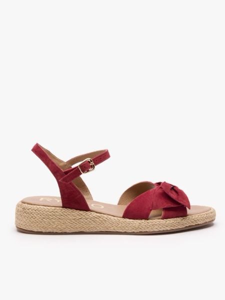Bordowe sandały z kokardą. Czerwone sandały damskie Ryłko, bez wzorów, ze skóry, bez obcasa, na płaskiej podeszwie. Za 399.99 zł.