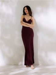 Sukienka maxi - bordowy. Czerwone sukienki damskie Reserved, l, bez wzorów, z tkaniny, bez kołnierzyka, bez ramiączek, maxi. Za 179.99 zł.