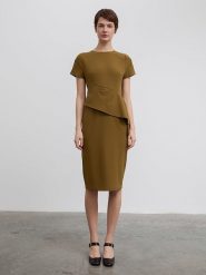 BGN Sukienka w kolorze brązowym rozmiar: 38. Brązowe sukienki damskie BGN, na imprezę, bez wzorów, bez kołnierzyka, bez ramiączek, midi. Za 83.03 zł.