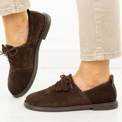 Barefoot czekoladowe skórzane Polskie półbuty damskie Deoni D679. Brązowe półbuty damskie Deoni, bez wzorów, z dzianiny, casualowe, bez obcasa, na płaskiej podeszwie. Za 429.00 zł.