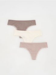 Majtki typu stringi z koronką 3 pack - brudny róż. Czerwone stringi damskie Reserved, l, bez wzorów, z koronki. Za 59.99 zł.