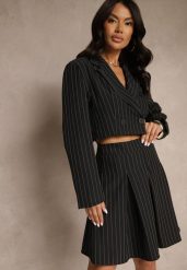 Czarna Rozkloszowana Spódnica z Plisami Zdobiona Subtelnym Wzorem w Paski Redamira. Czarne spódniczki damskie Renee, l, z aplikacjami, eleganckie, mini, rozkloszowane. Za 74.99 zł.