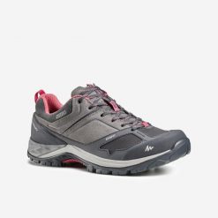 Buty turystyczne damskie niskie Quechua MH500 wodoodporne. Czerwone obuwie trekkingowe damskie QUECHUA. Za 339.99 zł.