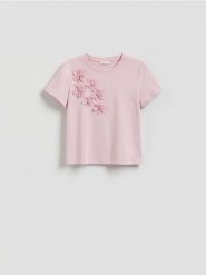 T-shirt z kwiatową aplikacją - pastelowy róż. Czerwone t-shirty damskie Reserved, l, z aplikacjami, z bawełny, bez kołnierzyka. Za 79.99 zł.