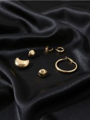 Kolczyki z błyszczącym wykończeniem 7 pack - złoty. Żółte kolczyki damskie Sinsay, złote. Za 19.99 zł.