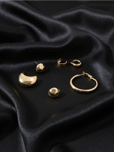 Kolczyki z błyszczącym wykończeniem 7 pack - złoty. Żółte kolczyki damskie Sinsay, złote. Za 19.99 zł.