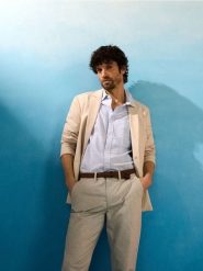 Bawełniana koszula z krótkim rękawem - błękitny. Niebieskie koszule męskie Sinsay, l, bez wzorów, z bawełny, bez kołnierzyka, bez ramiączek. Za 49.99 zł.