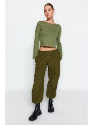 Trendyol Bluzka w kolorze zielonym rozmiar: XL. Zielone bluzki damskie Trendyol, xl, bez wzorów, bez kołnierzyka, bez ramiączek. Za 52.99 zł.