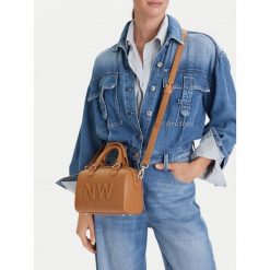 Torebka Nine West. Brązowe torebki klasyczne damskie Nine West, bez wzorów, bez dodatków. Za 269.99 zł.