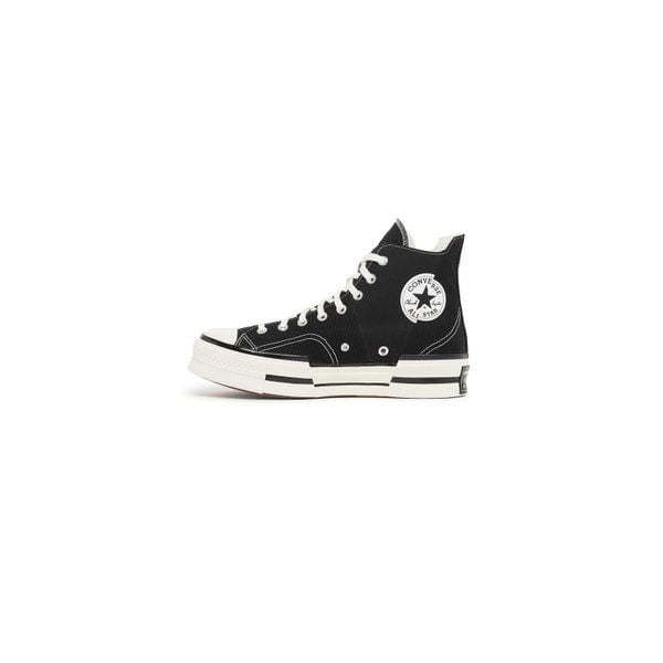 Trampki Converse Chuck 70 Plus. Białe trampki i tenisówki męskie Converse, bez wzorów, z tkaniny, bez zapięcia. W wyprzedaży za 467.45 zł.