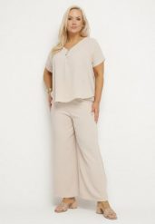 Jasnobeżowy Komplet o Fasonie Oversize Bluzka i Szerokie Spodnie Amisora. Brązowe spodnie materiałowe damskie Born2be, bez wzorów. Za 84.99 zł.