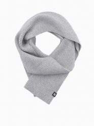 Męski monochromatyczny szalik z prążkowanej dzianiny – szary V2 OM-ACSF-0119 - uniwersalny. Szare szaliki męskie Ombre Clothing, z aplikacjami, z dzianiny. Za 59.99 zł.