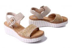RIEKER 69176-62 beige, sandały damskie. Brązowe sandały damskie Rieker, bez wzorów, bez obcasa, na koturnie. Za 263.92 zł.
