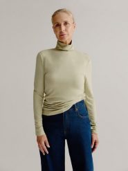 Josephine & Co Koszulka "Laura" w kolorze oliwkowym rozmiar: L. Brązowe t-shirty damskie Josephine & Co, l, bez wzorów, bez kołnierzyka. Za 152.99 zł.