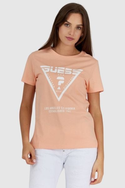 GUESS Brzoskwiniowy t-shirt damski z białym logo, Rozmiar XS. Brązowe t-shirty damskie Guess, s, z aplikacjami, bez kołnierzyka. W wyprzedaży za 123.99 zł.