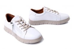 MANITU 850145-03 weiss, półbuty damskie. Białe półbuty damskie Manitu, bez wzorów, ze skóry, bez obcasa. Za 258.93 zł.