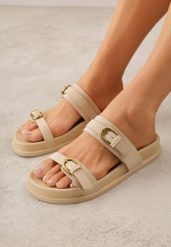 Beżowe Klapki z Dwoma Paskami i Klamrami Cevinra. Brązowe klapki damskie Born2be, bez wzorów, bez obcasa, na płaskiej podeszwie. Za 79.99 zł.