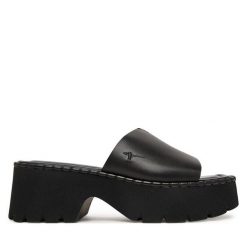 Klapki Tamaris. Czarne klapki damskie Tamaris, bez wzorów, bez obcasa. Za 329.99 zł.