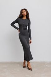 Dopasowana sukienka maxi z napami w kolorze GRAPHITE- MENSA-M. Szare sukienki damskie Marsala, m, bez wzorów, z dzianiny, eleganckie, bez kołnierzyka, bez ramiączek, maxi, dopasowane. Za 319.90 zł.