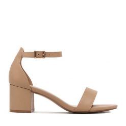 Sandały JENNY. Brązowe sandały damskie Jenny, bez wzorów, bez obcasa, na słupku. Za 119.99 zł.