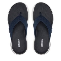 Japonki Skechers. Niebieskie klapki damskie Skechers, bez wzorów, bez obcasa. Za 169.99 zł.