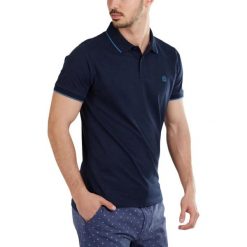 T-shirt męski Fundango Incognito Mono z kołnierzykiem. Zielone t-shirty męskie Fundango, m, bez wzorów, z bawełny, bez kołnierzyka. Za 122.00 zł.