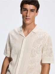 Ażurowy sweter z krótkim rękawem - beżowy. Brązowe swetry męskie Reserved, l, w ażurowe wzory, z bawełny, bez kołnierzyka. Za 139.99 zł.