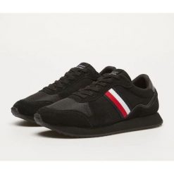 Buty Tommy Hilfiger Hi Vulc Low Stripes Mesh M FM0FM04946BDS czarne. Czarne buty sportowe na co dzień męskie z gumy, bez zapięcia. Za 374.85 zł.