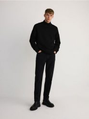 Sweter z domieszką wełny - czarny. Czarne swetry męskie Reserved, l, bez wzorów, z dzianiny, bez kołnierzyka. W wyprzedaży za 59.99 zł.