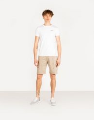 Pepe Jeans Szorty "Miles Short Icon" | PM800849 | Miles Short Icon | Mężczyzna | Beżowy. Brązowe szorty męskie Pepe Jeans, z bawełny, bez kołnierzyka. W wyprzedaży za 149.00 zł.