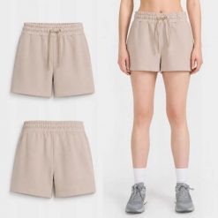 SPODENKI DAMSKIE 4F SZORTY SPORTOWE NA LATO KRÓTKIE KOLOR BEŻOWY. Brązowe spodenki sportowe damskie 4f, l, z bawełny, do biegania. Za 59.99 zł.