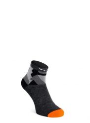 Skarpety turystyczne Salewa Pedroc Camu AM Qrt Sock. Czarne skarpetki męskie Salewa, bez wzorów, z elastanu. Za 119.99 zł.