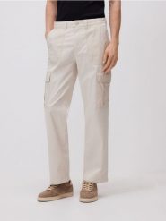 Spodnie cargo z lyocellem - złamana biel. Spodnie materiałowe męskie Reserved, bez wzorów, z bawełny. Za 139.99 zł.