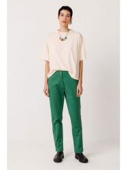 SKFK Spodnie chino "Ekora" w kolorze zielonym rozmiar: 42. Zielone spodnie materiałowe damskie SKFK, bez wzorów. Za 260.99 zł.