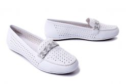 RIEKER 46885-80 white, półbuty letnie damskie. Białe półbuty damskie Rieker, bez wzorów, bez obcasa. Za 195.93 zł.