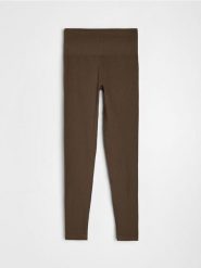 Prążkowane legginsy basic - brązowy. Brązowe legginsy damskie Sinsay, l, bez wzorów, prążkowane. Za 39.99 zł.