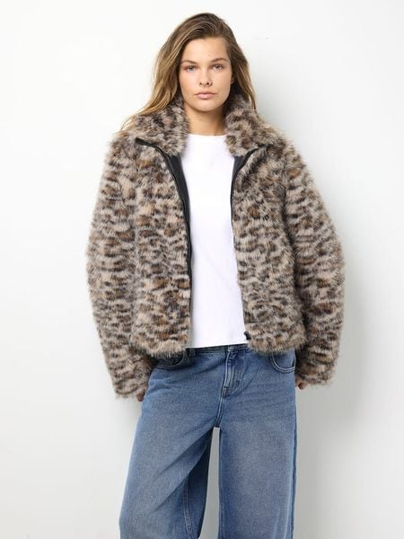 Noisy may Kurtka w kolorze beżowym ze sztucznego futerka rozmiar: XS. Brązowe kurtki damskie Noisy may, xs, bez wzorów, bez kaptura. Za 217.53 zł.