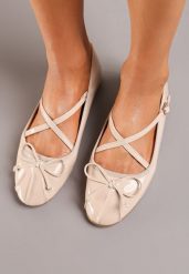 Beżowe Wsuwane Balerinki z Kokardką z Lakierowanej Ekoskóry z Przeplatanymi Paskami ze Sprzączką Wisaa. Brązowe baleriny damskie Born2be, bez wzorów, bez obcasa, na obcasie. Za 69.99 zł.