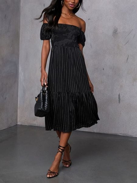 LA Angels Sukienka w kolorze czarnym rozmiar: XL. Czarne sukienki damskie LA Angels, xl, bez wzorów, z wiskozy, bez kołnierzyka, bez ramiączek, midi. Za 180.06 zł.