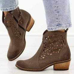 Taupe skórzane Polskie botki damskie, kowbojki ażurowe na obcasie Deoni Ko-07B. Botki damskie Deoni, na jesień, z jeansu, boho, bez obcasa, na obcasie, bez zapięcia. Za 539.00 zł.