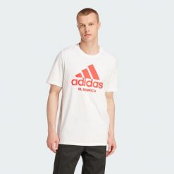 Koszulka Benfica Seasonal Graphic. Białe t-shirty sportowe męskie Adidas, xl, z bawełny, bez ramiączek, do piłki nożnej. W wyprzedaży za 118.30 zł.