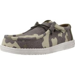 Buty HEY DUDE WALLY WASHED CAMO Zielony. Zielone buty trekkingowe męskie PRO BRANDS, z tkaniny, bez zapięcia, trekkingowe. Za 248.99 zł.