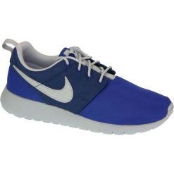 Buty Nike Roshe One Gs W 599728-410 niebieskie. Niebieskie buty sportowe na co dzień damskie bez wzorów, z gumy, Nike Roshe. Za 374.47 zł.