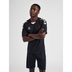Koszulka piłkarska z krótkim rękawem męska Hummel Core XK Poly Jersey S/S. Czarne t-shirty sportowe męskie HUMMEL, m, z jersey, bez ramiączek, do piłki nożnej. Za 116.50 zł.