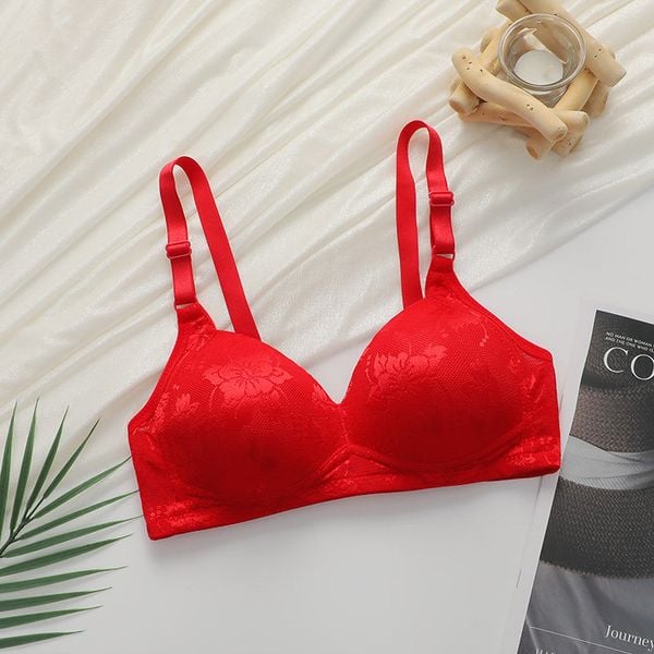 Biustonosz push-up z fiszbinami dla idealnego kształtu i wsparcia Ainslie. Czerwone biustonosze Intica, bez wzorów, z materiału. Za 79.00 zł.